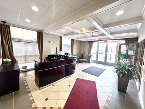 850 E Main St in Stamford, CT - Foto de edificio - Building Photo