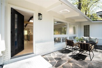 1690 Cotswold Dr NE in Atlanta, GA - Building Photo - Building Photo