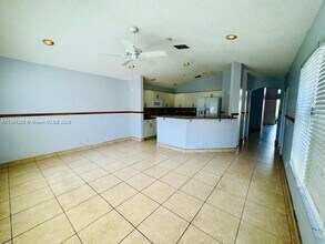 495 Carrington Dr in Weston, FL - Building Photo - Building Photo