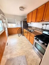 1071 E Broadway St in Bradley, IL - Building Photo - Building Photo