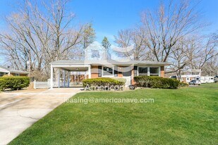 320 St Eugene Ln in Florissant, MO - Building Photo