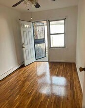 102-19 Martense Ave, Unit Apt C in Queens, NY - Foto de edificio - Building Photo