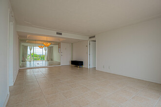 1500 Presidential Way in West Palm Beach, FL - Building Photo - Building Photo