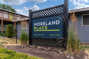 Moreland Place Apartments in Portland, OR - Building Photo