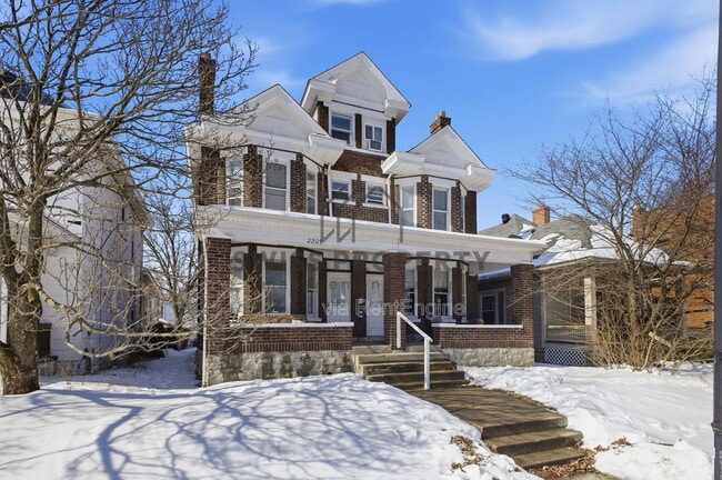 2209 Summit St in Columbus, OH - Building Photo - Building Photo