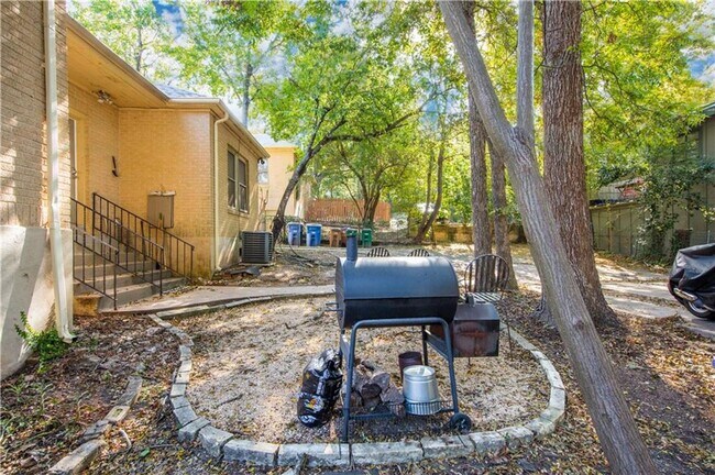 405 E 32nd St in Austin, TX - Building Photo - Building Photo