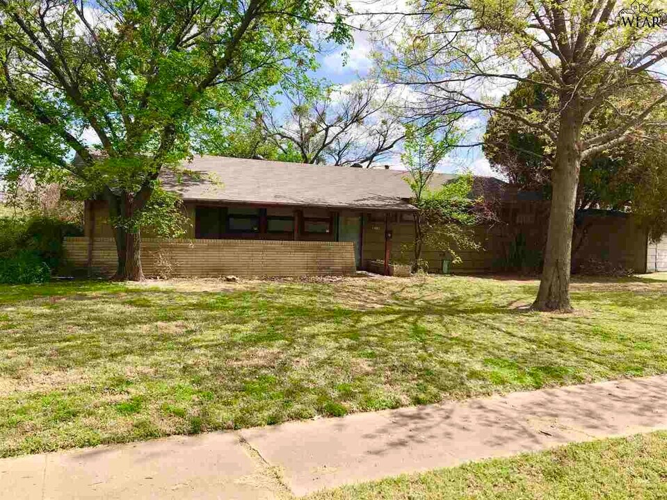 4401 Hughes Dr in Wichita Falls, TX - Foto de edificio