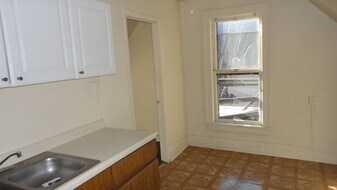 605 N 30th St in Milwaukee, WI - Building Photo