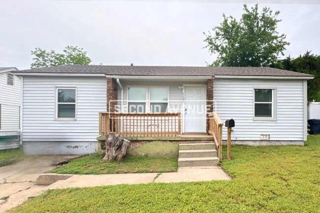 property at 1121 SE 18th St