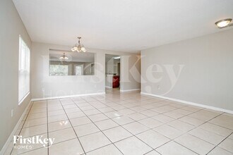 1932 Michigan Ct in Poinciana, FL - Foto de edificio - Building Photo