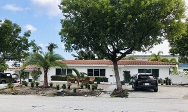 3221 NE 7th St in Pompano Beach, FL - Foto de edificio - Building Photo