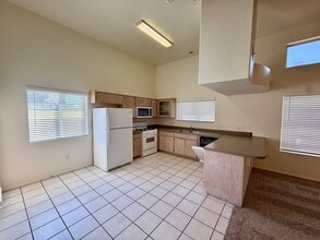 10707 Calle Raquel in Yuma, AZ - Foto de edificio - Building Photo