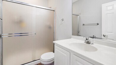 720 W Evergreen Ave, Unit 1 in Chicago, IL - Foto de edificio - Building Photo