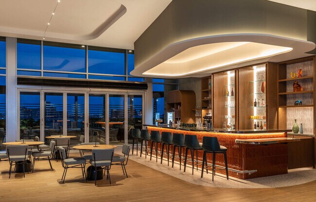 3700 McKinney Ave in Dallas, TX - Foto de edificio - Building Photo