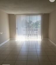 1800 Sans Souci Blvd, Unit 323 in North Miami, FL - Building Photo - Building Photo