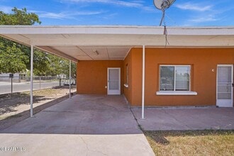 323 Singh St in El Paso, TX - Building Photo - Building Photo