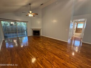 7701 Leesburg Dr S in Jacksonville, FL - Building Photo - Building Photo