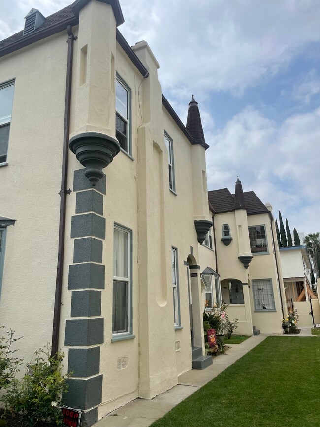 5906 San Vicente Blvd, Unit 5906 San Vicente Blvd up