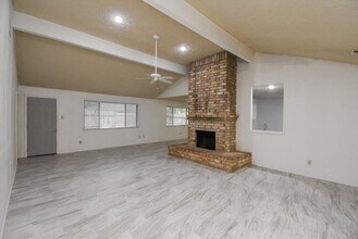 2710 Sicklepod Dr in Houston, TX - Building Photo - Building Photo