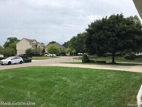 37899 McKenzie Ct in Farmington Hills, MI - Building Photo - Building Photo
