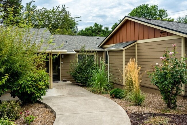 3202 Bluff Ave SE in Salem, OR - Building Photo - Building Photo