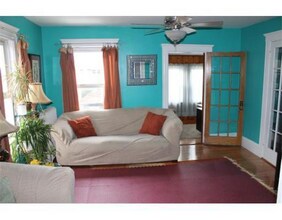 50 Curtis Ave, Unit 1 in Somerville, MA - Foto de edificio - Building Photo