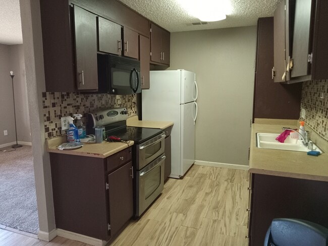 property at 1221 N Peach Ave