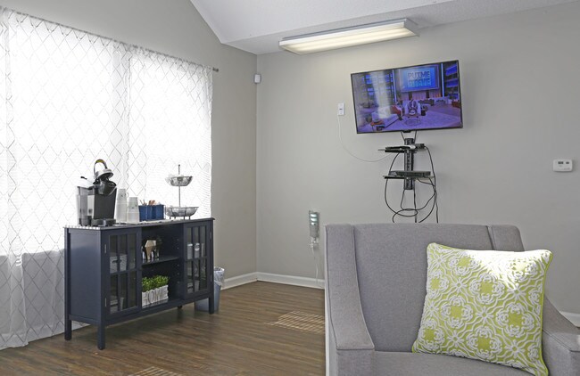 Cobblers Station in Clayton, NC - Foto de edificio - Interior Photo