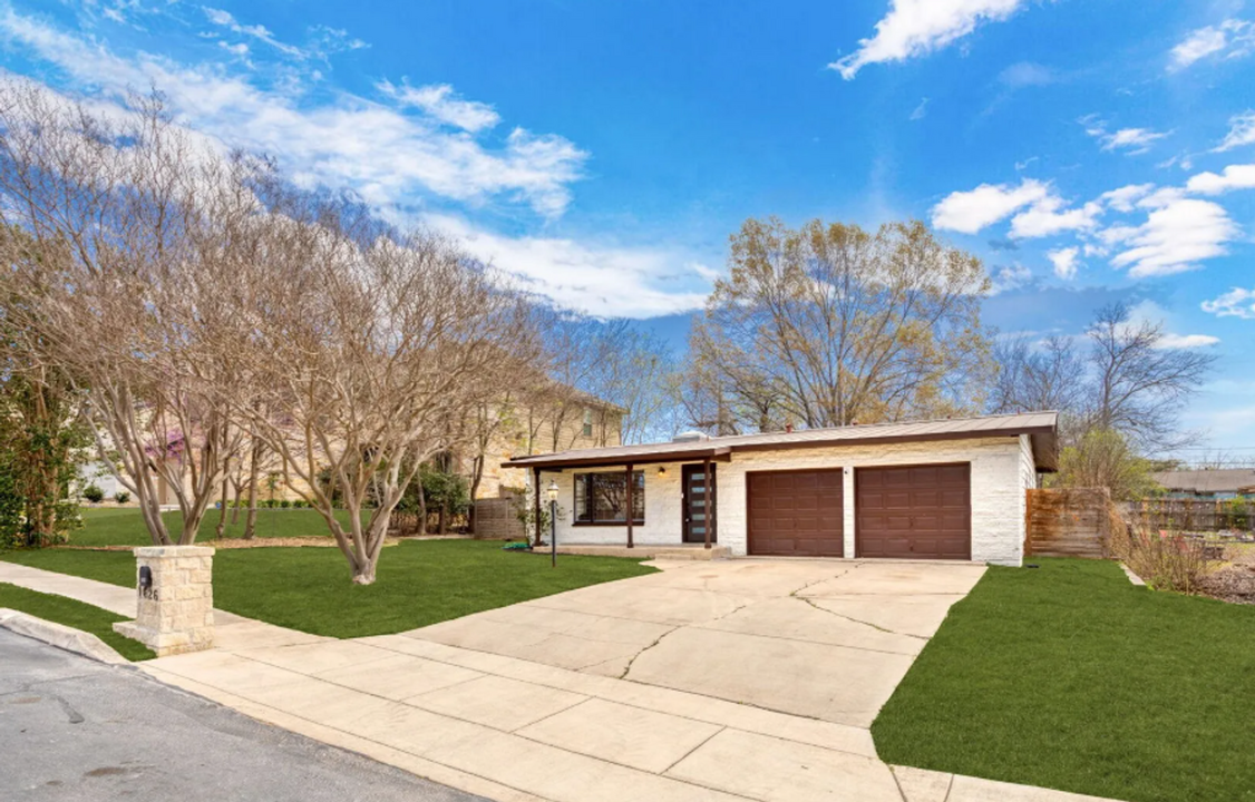 1626 W Terra Alta Rd in San Antonio, TX - Building Photo