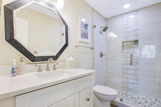704 Club Dr in Palm Beach Gardens, FL - Building Photo - Building Photo