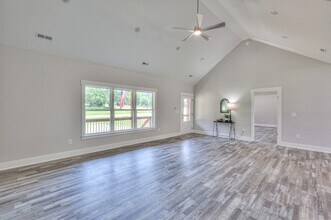 3931 Taylors Store Rd in Hampshire, TN - Foto de edificio - Building Photo