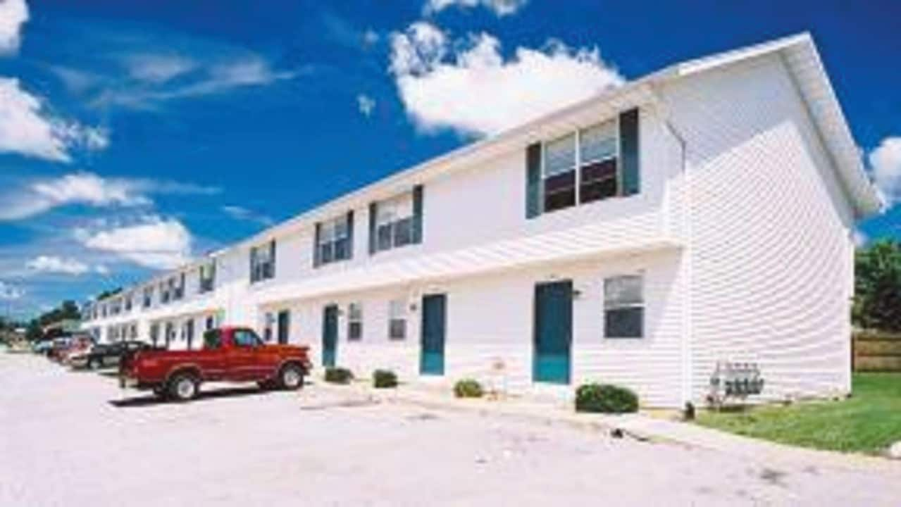 Hallstreet Townhomes in Ozark, MO - Building Photo