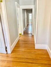 31 Chester St, Unit 2 in Boston, MA - Foto de edificio - Building Photo