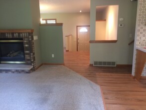 5877 Woodland Dr in Waunakee, WI - Foto de edificio - Building Photo
