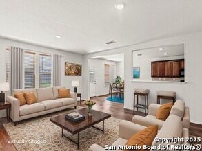 3175 Wild Indigo in Canyon Lake, TX - Foto de edificio - Building Photo