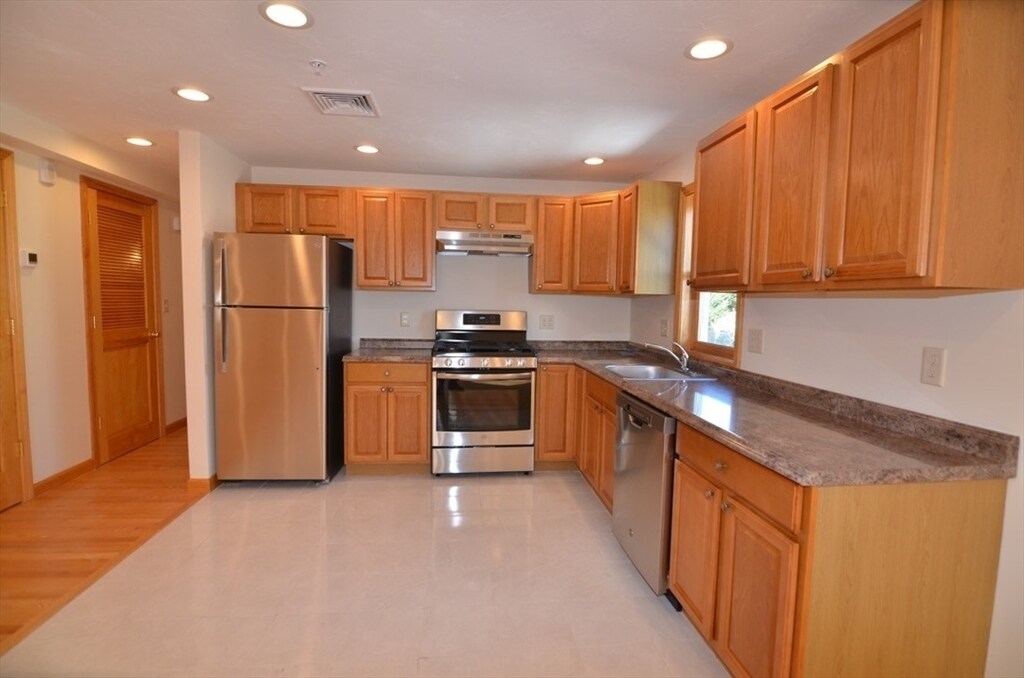 52 Grafton St, Unit 4 in Quincy, MA - Building Photo