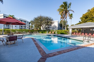Villa Esperanza in Hialeah, FL - Foto de edificio - Building Photo