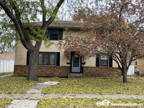 24 16th Ave N in Hopkins, MN - Building Photo - Building Photo