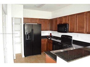 10870 NW 88th Ter, Unit 205 in Miami, FL - Foto de edificio - Building Photo