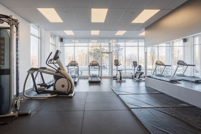 Les Façades du Mesnil in Québec, QC - Foto de edificio - Building Photo