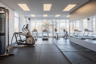 Les Façades du Mesnil in Québec, QC - Building Photo - Building Photo