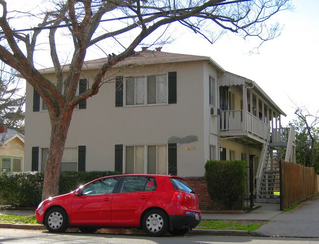 2212 26th St in Sacramento, CA - Foto de edificio - Building Photo