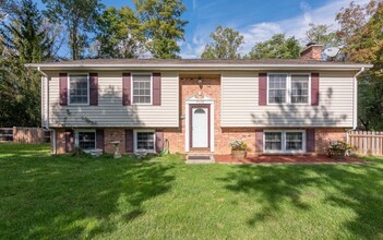 700 Black Bear Run Rd in Christiansburg, VA - Foto de edificio - Building Photo