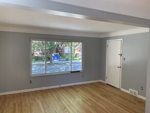 932 Beaconsfield Ave, Unit 1 in Grosse Pointe Park, MI - Building Photo - Building Photo
