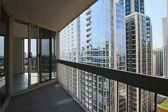 2 E Delaware Pl in Chicago, IL - Building Photo - Building Photo