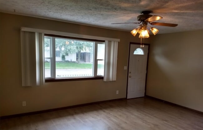 1310 W Dakota St in Fremont, NE - Building Photo - Building Photo