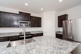 19901 W Badgett Ln in Litchfield Park, AZ - Foto de edificio - Building Photo