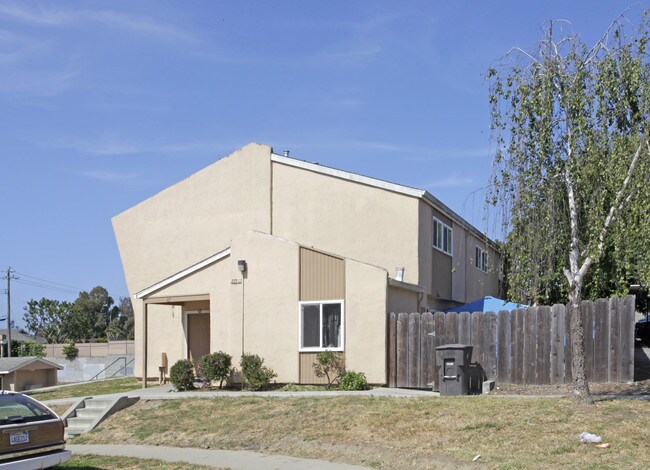 Parkside Manor in Salinas, CA - Building Photo - Building Photo