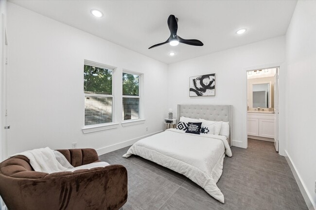 property at 2122 Oatfield Dr