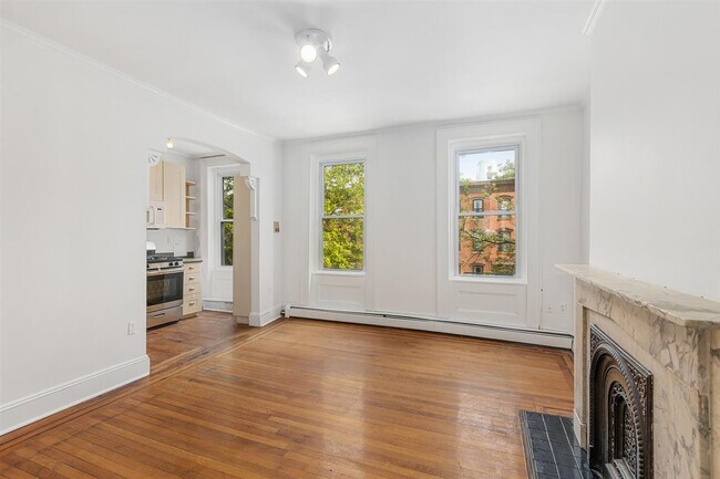 237 Grove St in Jersey City, NJ - Building Photo - Building Photo